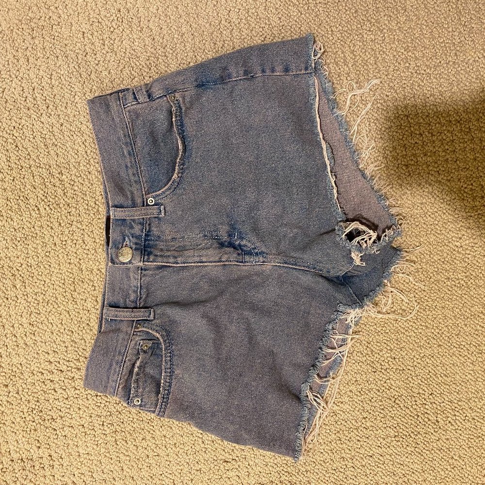 BDG highwaisted jean shorts size 27